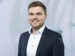 Portrait von Herrn Ulrich in einem Anzug.