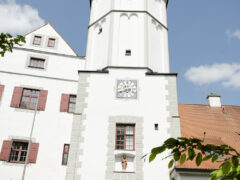 Der Glockenturm des Vöhlinschloss in Illertissen